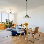 Bright And Modern Apartment In Amazing Location