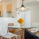 Bright And Modern Apartment In Amazing Location