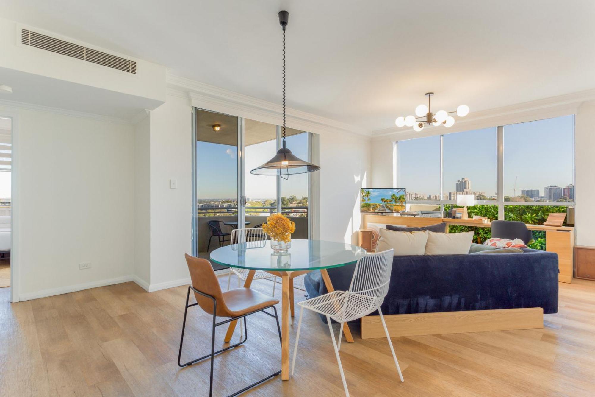 Bright And Modern In Amazing Location