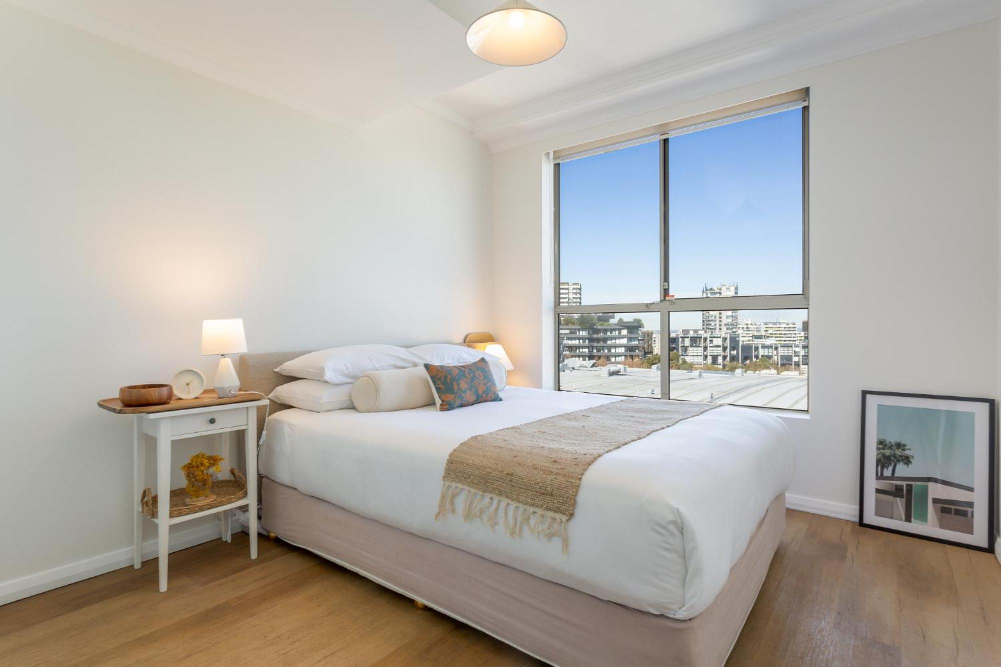 Bright And Modern In Amazing Location *